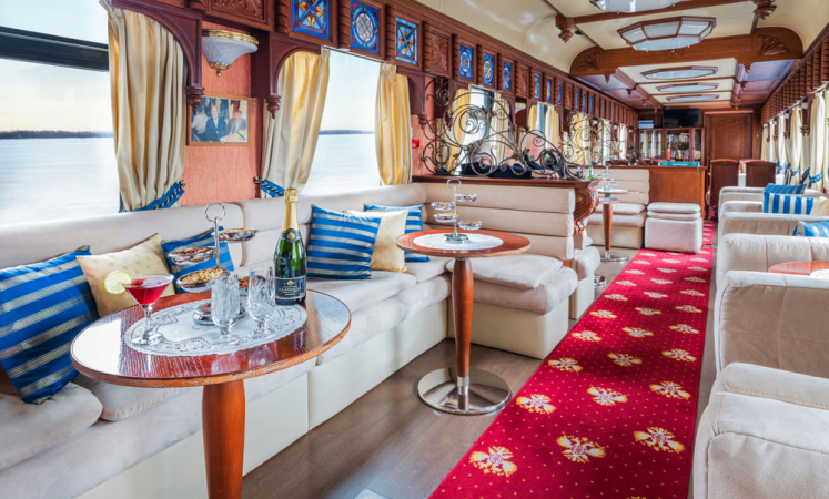 The bar lounge car on the luxury train the Golden Eagle