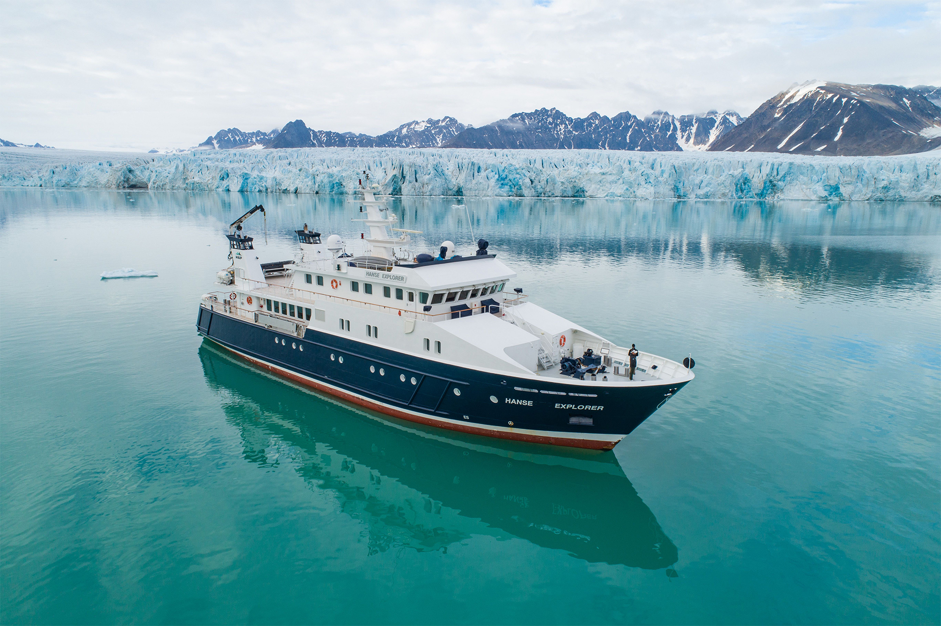 Luxury expedition yacht Hans explorer antartica